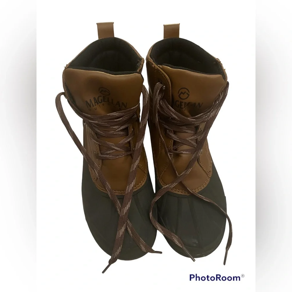 MAGELLAN OUTDOORS brand water duck-boots. Size 7D. NWOT.